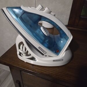 GENERATION Y Blue and White Steam Iron